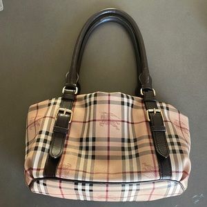 AUTHENTIC BURBERRY PURSE
